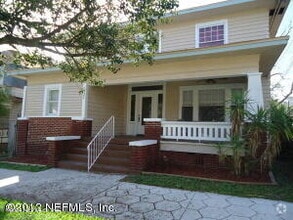 Building Photo - 2322 Herschel St