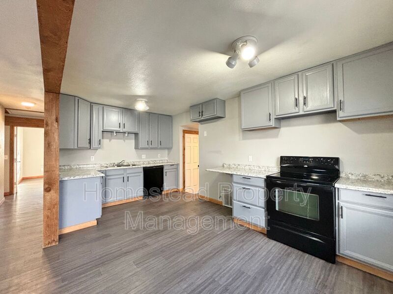 Primary Photo - 509 Tinker Dr
