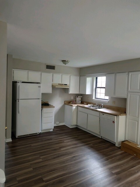 Stove is included - 1024 Silver Ct