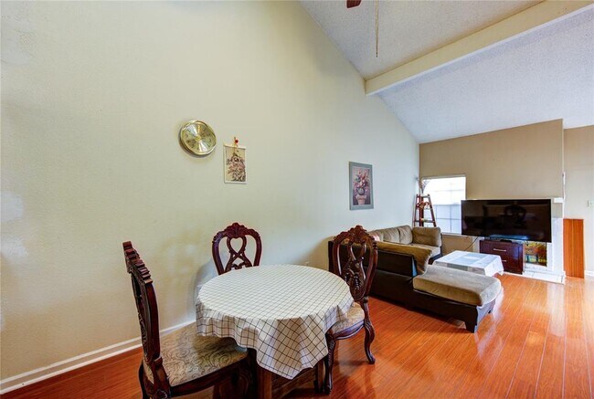 Foto del edificio - 13020 Leader St