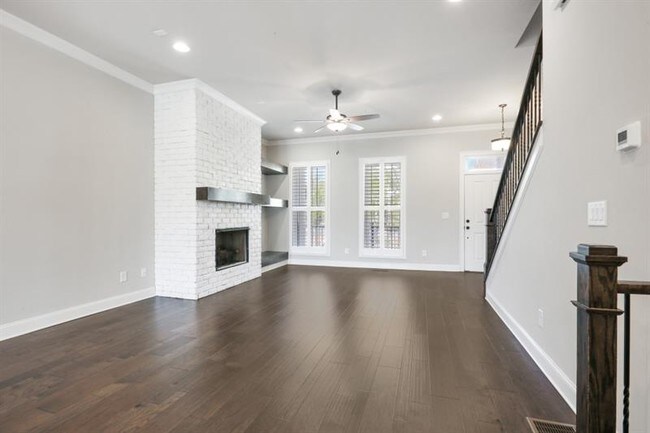 Building Photo - 305 Cricket Ln