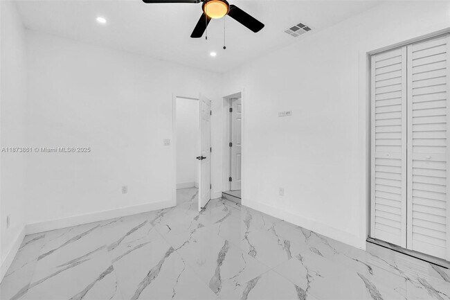 Foto del edificio - 5850 NE 3rd Ave