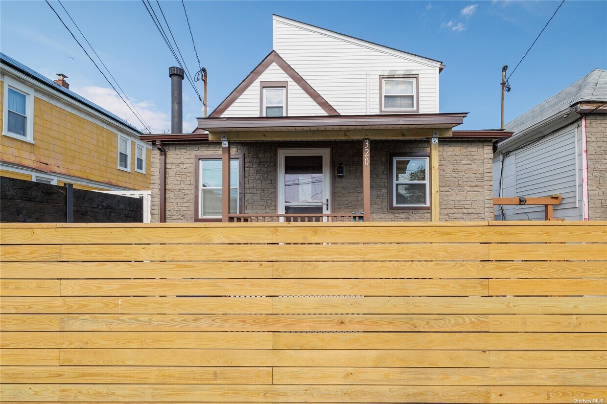 Primary Photo - 318-320 Beach 88th St
