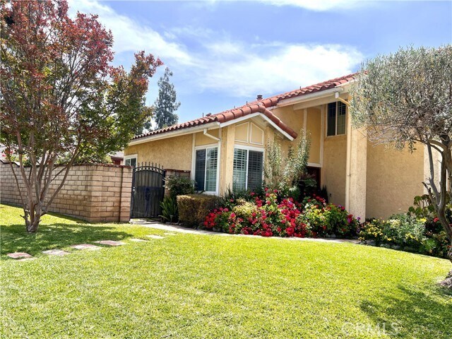 Primary Photo - 3203 Hacienda Dr