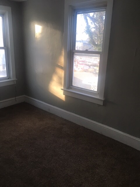 Building Photo - 707 Forest Dr
