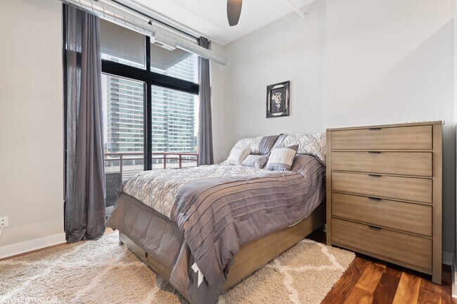 Foto del edificio - 740 W Fulton St