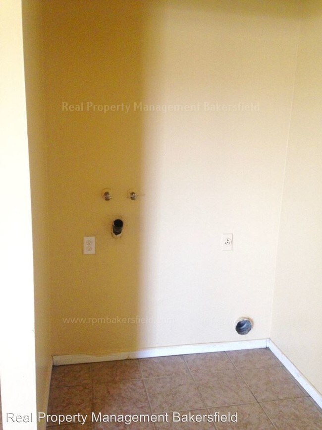 Building Photo - 1320 Flower St