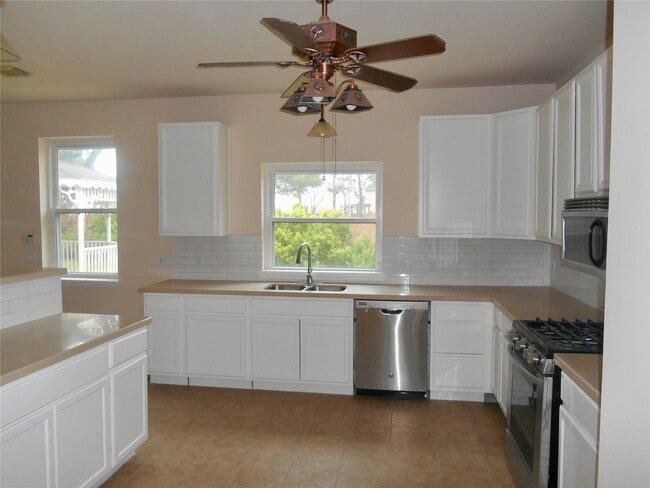 Building Photo - 6203 Faulkner Ridge Dr