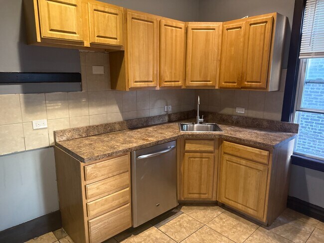 Foto del edificio - Updated 3-Bedroom Home in South Chicago – ...