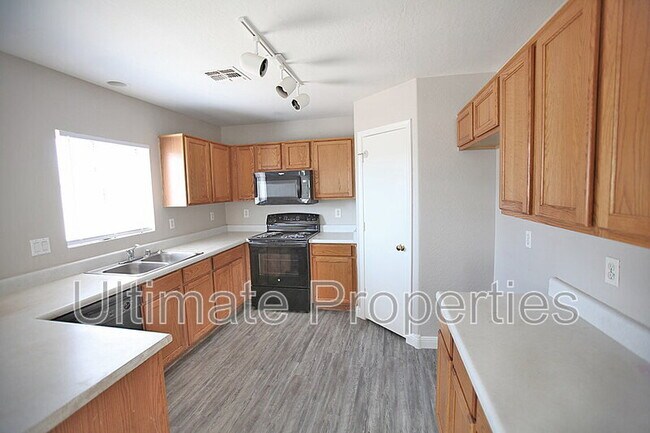 Building Photo - 12301 W Columbine Dr