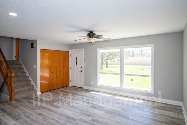 Building Photo - Completely Redone 3 Bedroom Split Level in...