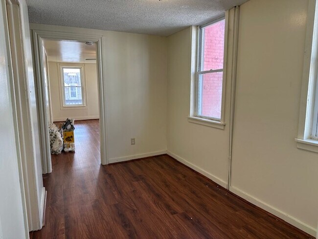 Building Photo - 921 Lehman St