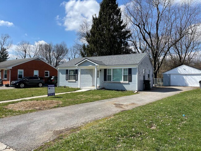 Building Photo - Recently Remodeled 3 BR House! Garage, Fen...