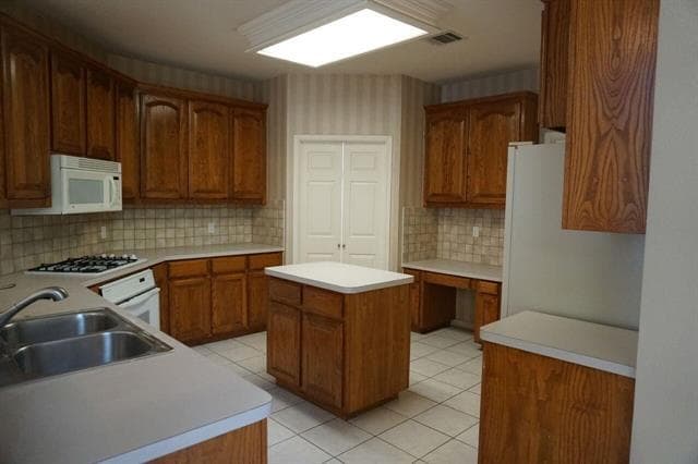 Foto del edificio - 3029 Golden Gate Dr