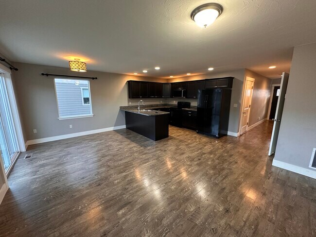 Foto del edificio - 250 Andesite Ave