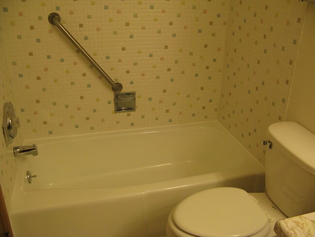 Full Bath (not actual unit) - 209 Lake St