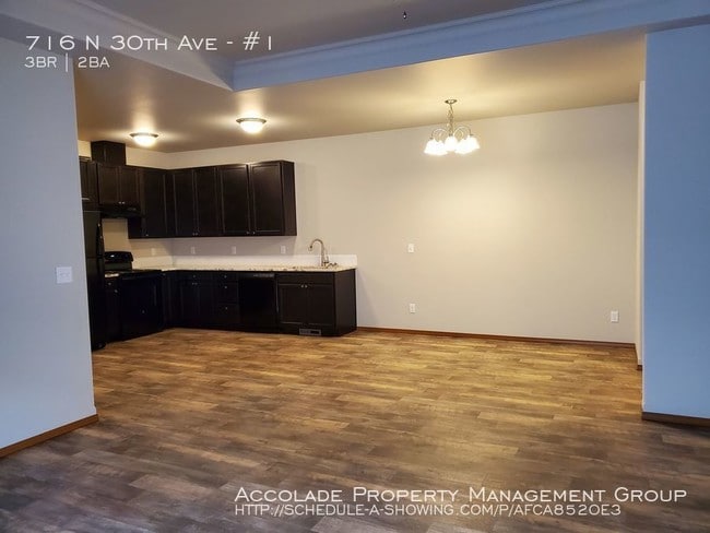 Building Photo - Brand New Duplex