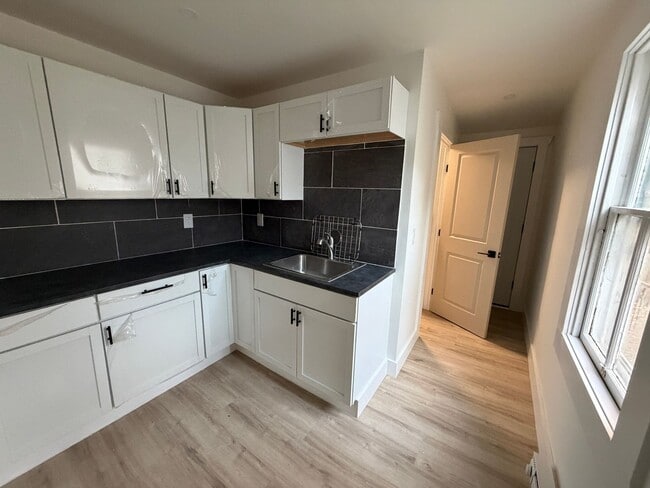 Building Photo - 49 S Bedford St