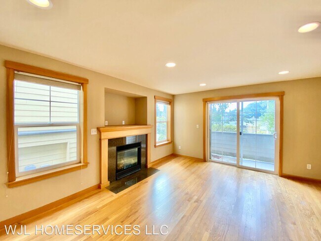 Building Photo - 3 br, 2 bath House - 5806 A Roosevelt Way NE