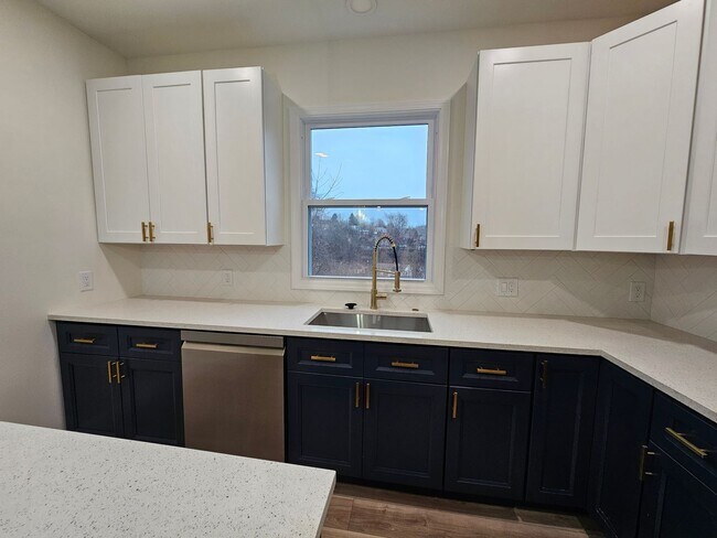 Foto del edificio - Amazing all new 4 bed 2.5 Bath House for rent!