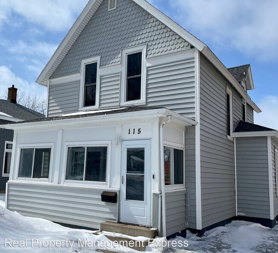 4 br, 1 bath House 115 S Grange Ave House Rental in Sioux Falls, SD