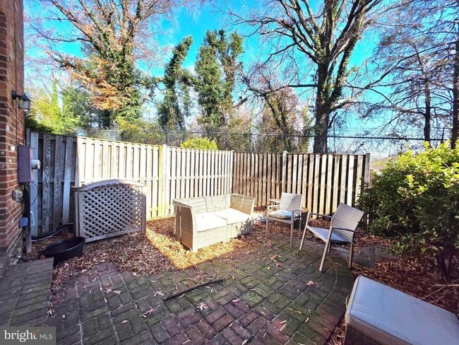 Building Photo - 117 Shooters Ct