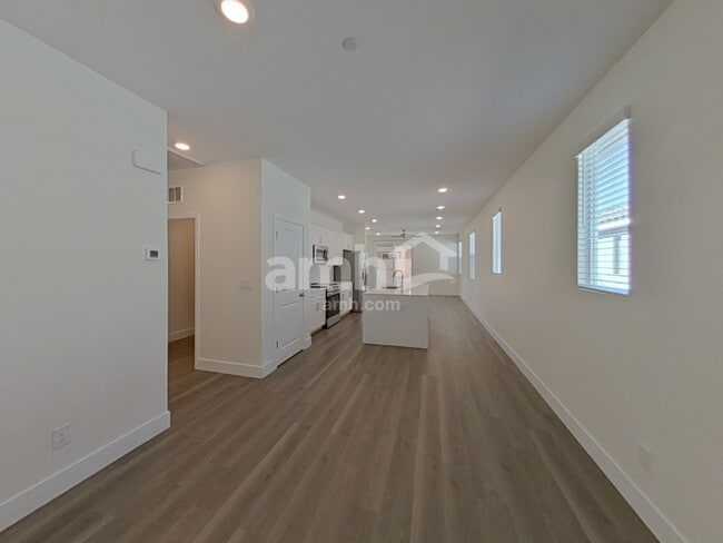 Building Photo - 901 English Primrose St