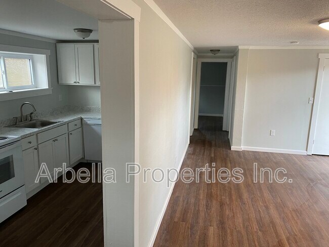 Building Photo - 2303 Abbott Dr