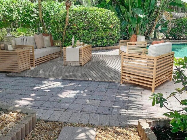 Foto del edificio - 9119 Baybury Ln