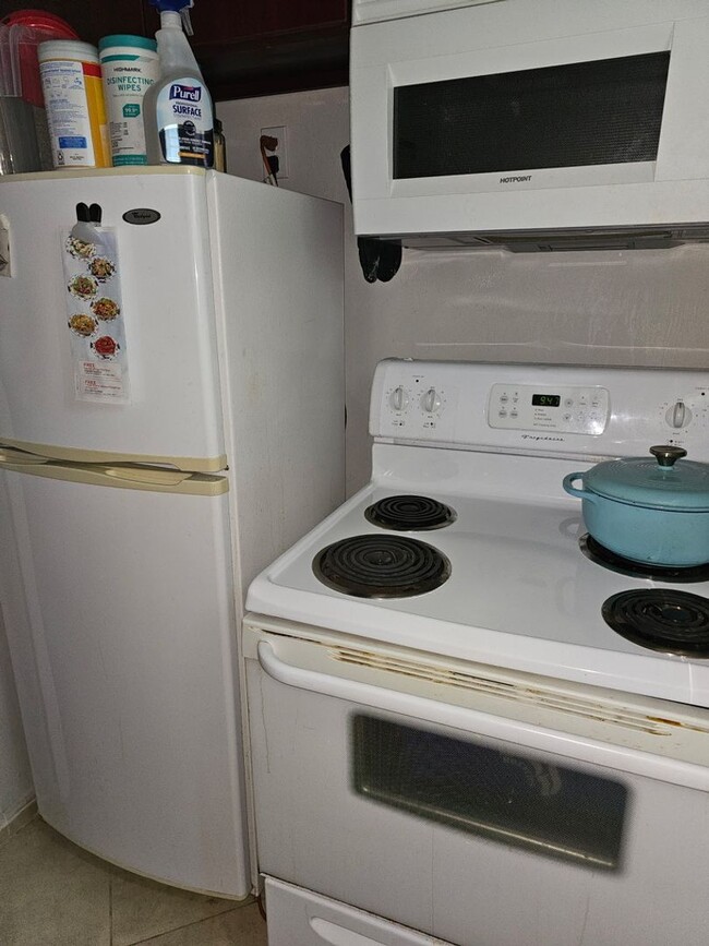 Foto del edificio - Furnished Studio with Carport & Storage - ...