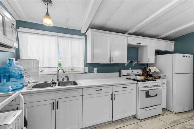 Building Photo - 4139 Paramount Blvd