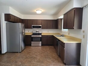 Building Photo - 951 Brentwood Dr
