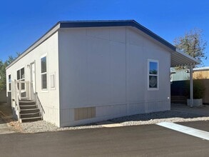 Building Photo - 220 S Elk St