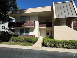 Building Photo - 2601 S Palm Aire Dr