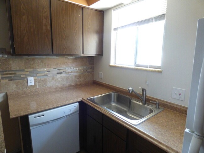 Foto del edificio - Bright and Clean 2 Bedroom Apartment
