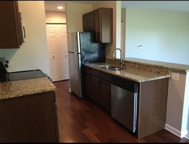 Building Photo - 5603 Lakeside Dr