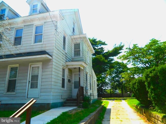 Building Photo - 416 N 5th St