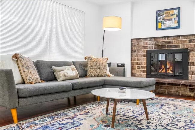 Building Photo - 1803 15th Ave S