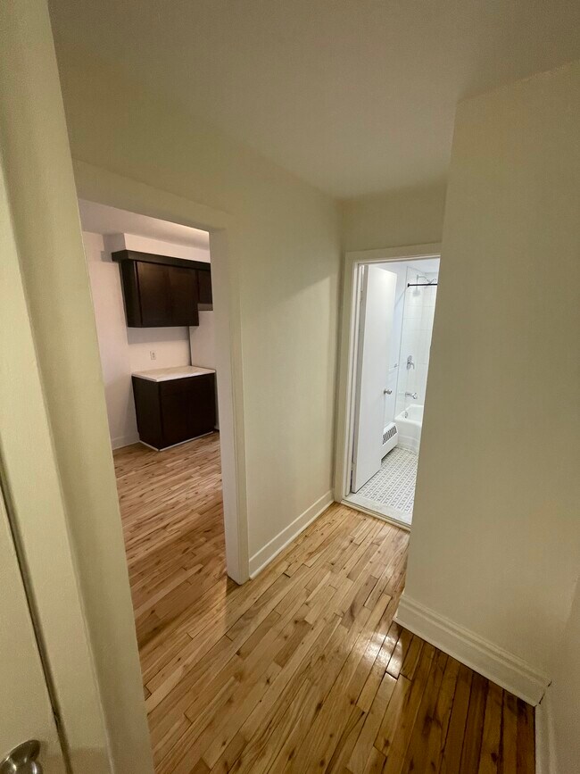 2110 Beaconsfield Av Unit 3, Montréal, QC H4A 2G6 Apartments 2110 Beaconsfield Av Montréal, QC