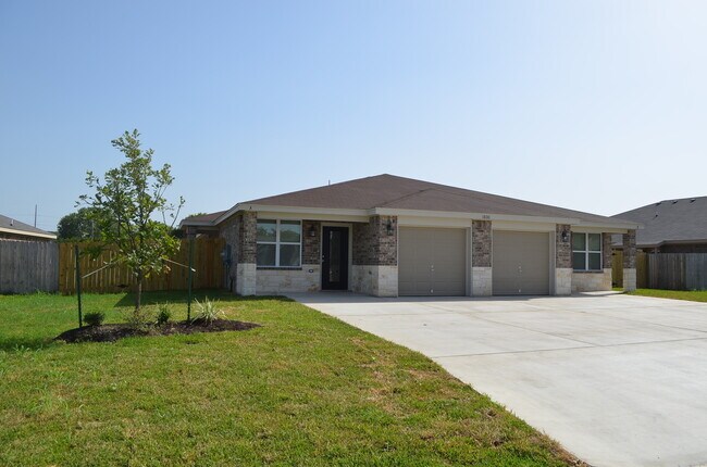 Building Photo - 1800Tru