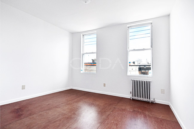Building Photo - 244 Linwood St