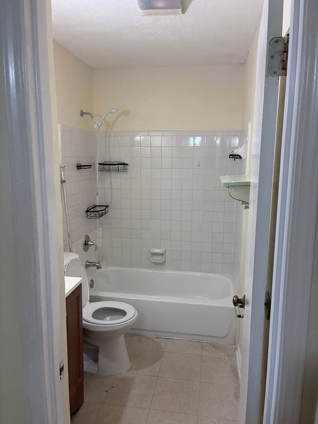Building Photo - 2317 Giuffrias Ave