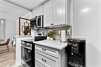 Building Photo - 604 S Ripple Creek Dr