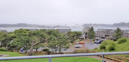 Building Photo - 1000 SW Bay St
