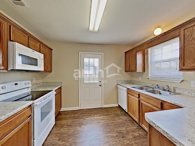 Building Photo - 1023 Betty Lou Ln
