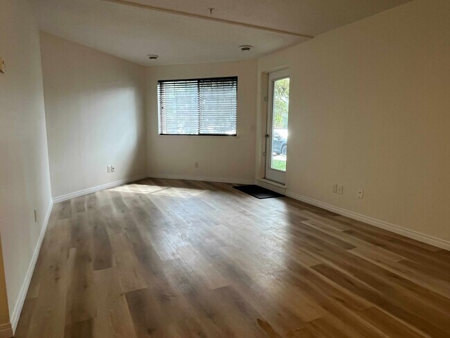 Building Photo - 6925-199 199 St NW