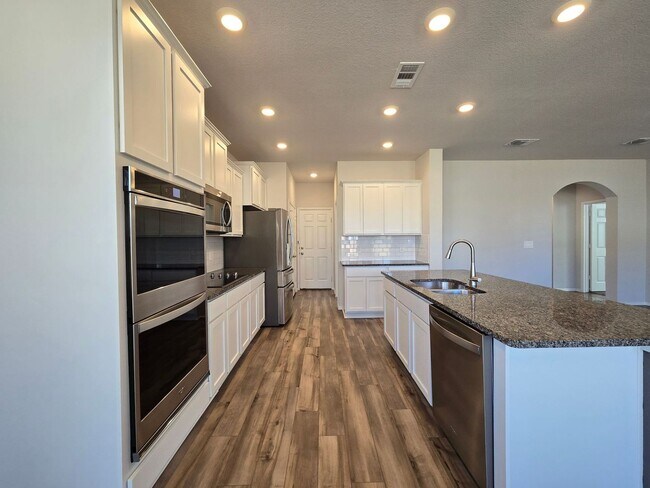 Foto del edificio - COMING SOON!