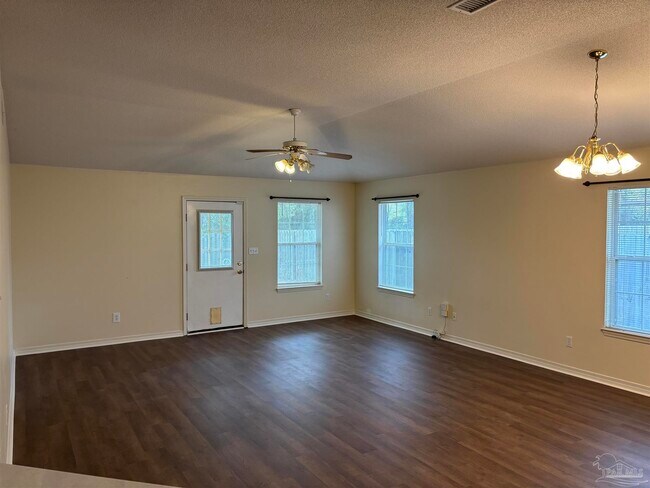 Foto del edificio - 7952 Cayenne Way