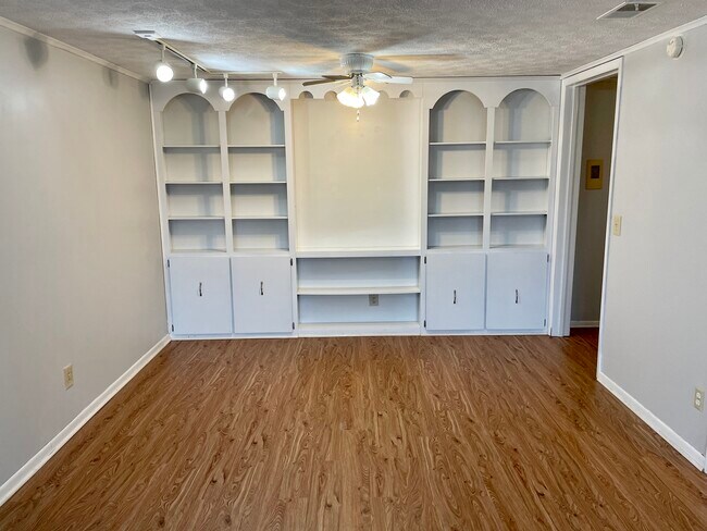 Foto del edificio - 2010 Willoway Ct N