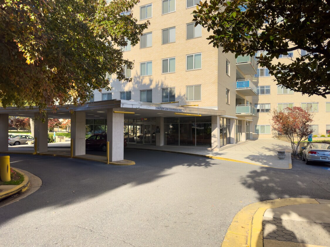 10201 Grosvenor Pl Unit 1119, Rockville, MD 20852 Condo for Rent in